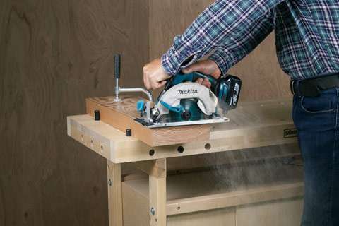 Serra-Circular-a-Bateria-Makita-6.1-2--DHS680RFJ-18V---2-Baterias---Disco---Carregador-e-Maleta