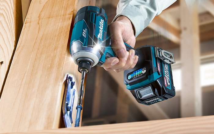 Parafusadeira-de-Impacto-a-Bateria-Makita-1-4--TD001GD201-40V---2-baterias---Carregador-110V---Maleta-MAK-Pac