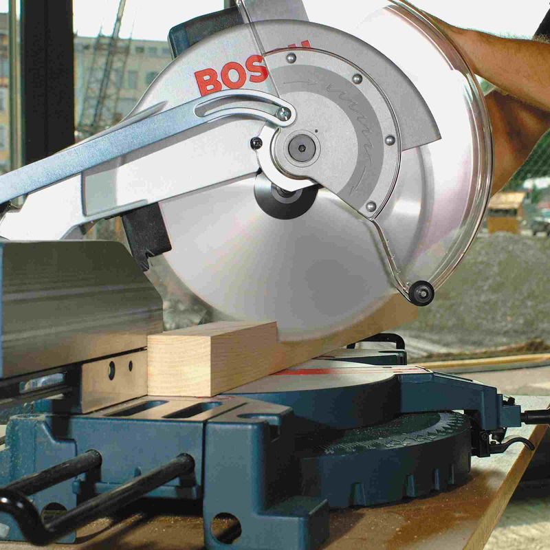 Disco-de-serra-circular-Bosch-Optiline-Wood-ø254-furo-de-30mm-espessura-de-18mm-60-dentes